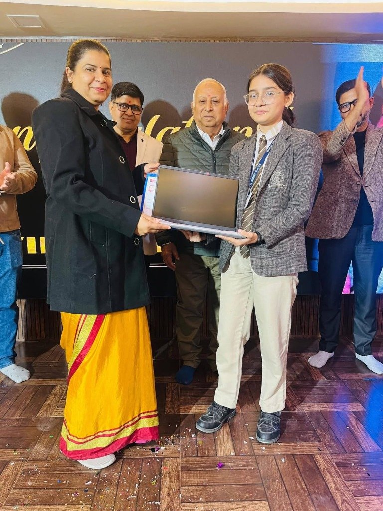 Laptop Award Felicitation by Dignitaries